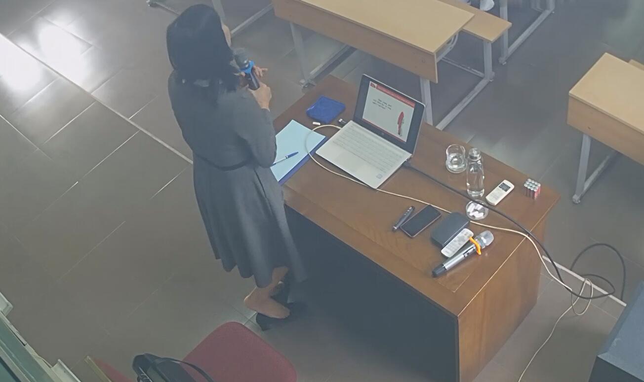 Let&#039;s watch the teacher dipping shoeplay from her back 2