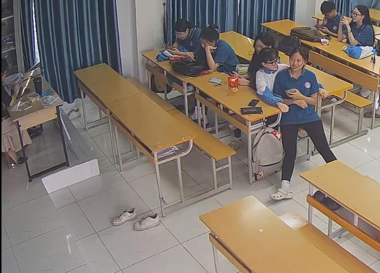 The teacher dangling shoeplay and dipping many times during class 46