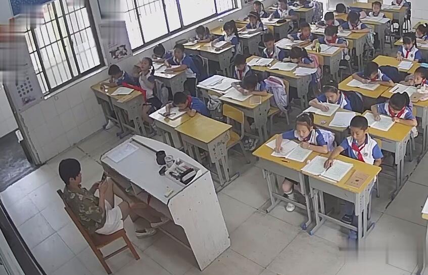 The primary school teacher relax her tired feet 6