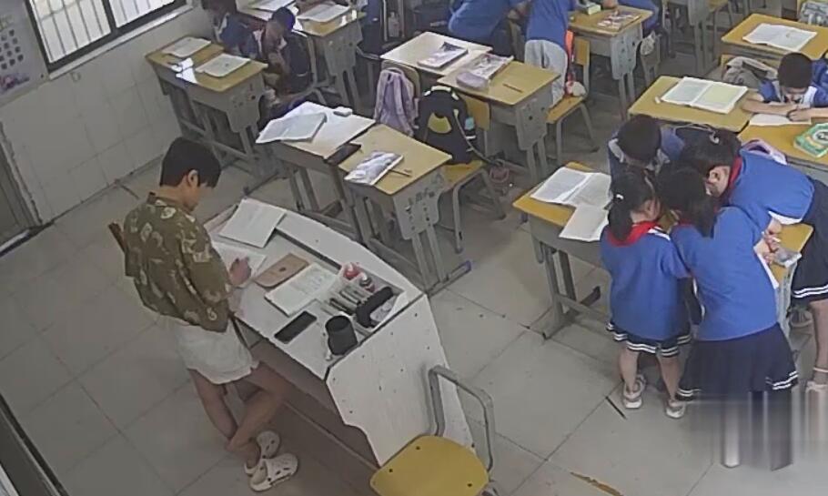 The primary school teacher relax her tired feet 7