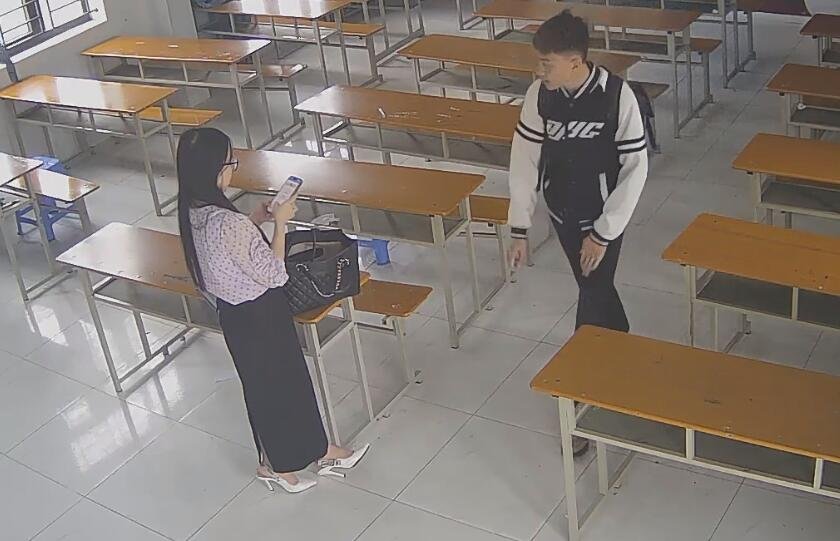 The teacher dangling shoeplay and dipping many times during class 59