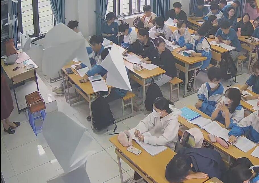 The teacher dangling shoeplay and dipping many times during class 60