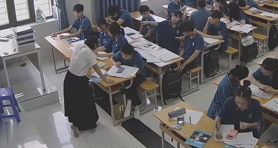 The teacher remove heels and footmassage by herself when having a lesson 2