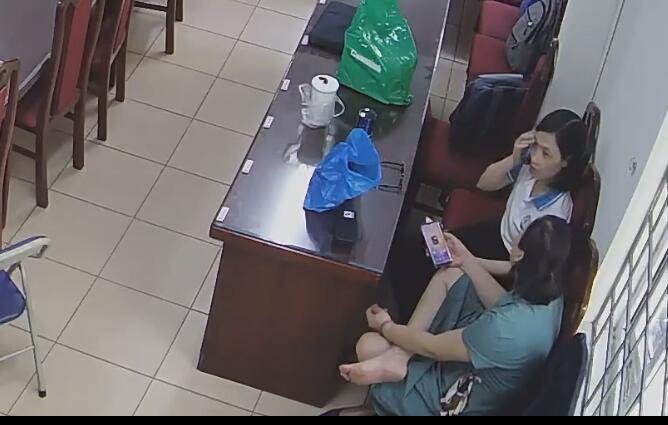 The teacher dipping and shoeplay after class in her office 7