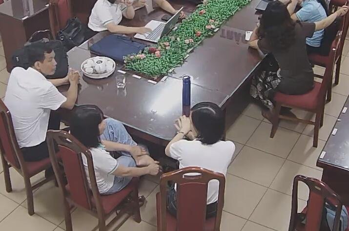 The teacher dipping and shoeplay after class in her office 11