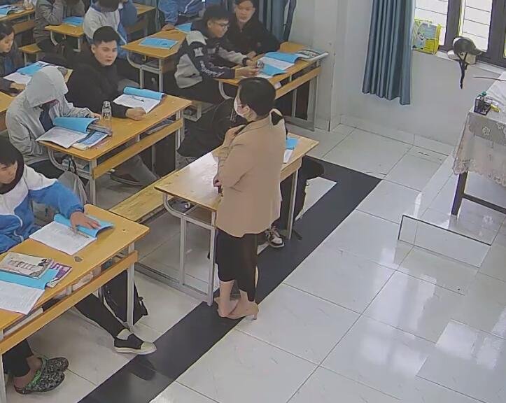 Today she didn't in nylon?-1