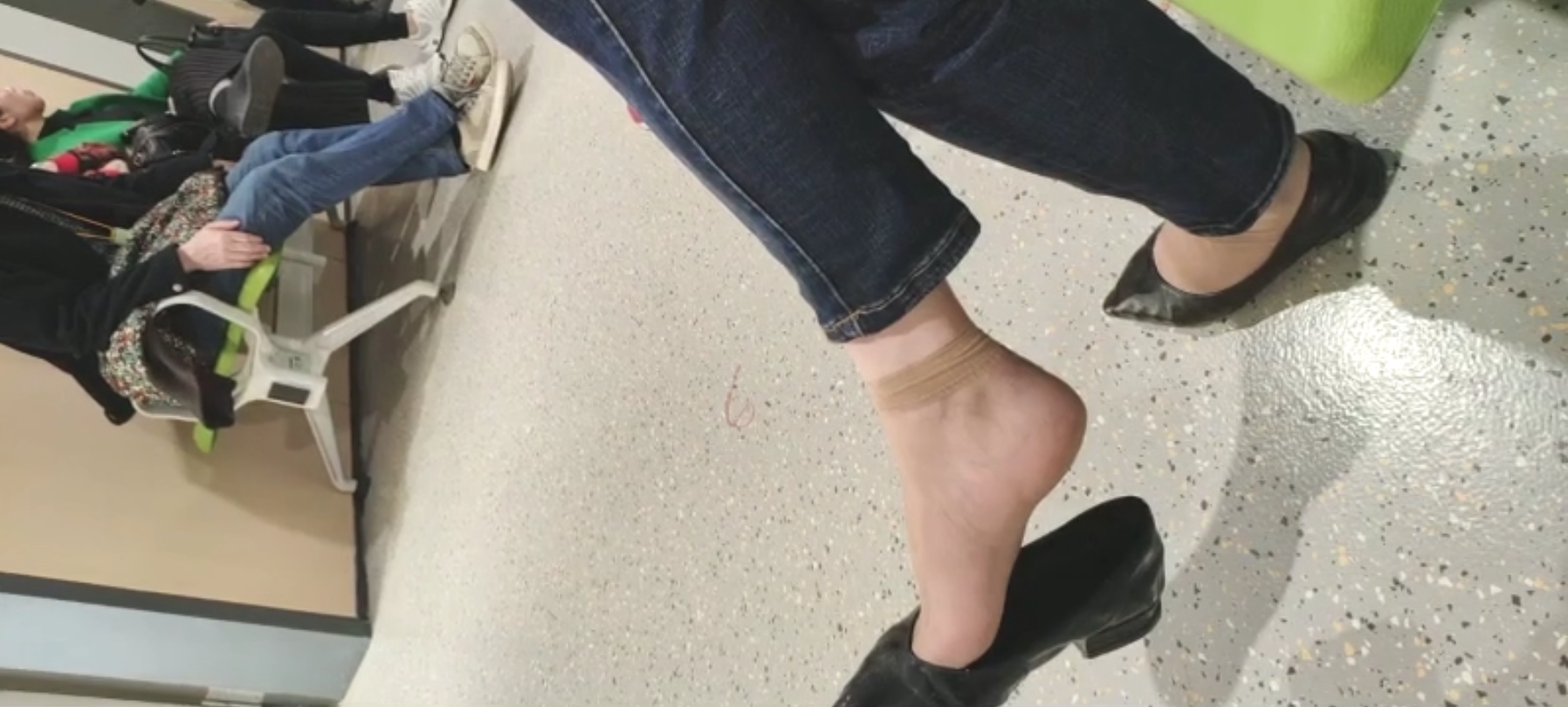 The lady dangling shoeplay when line up on the waiting hall 208