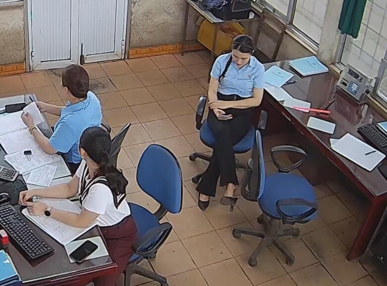 The office lady in blue uniform great dangling shoeplay in office 13