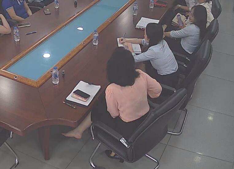 The team leader is making a report 2!