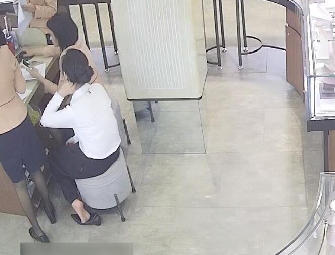 The new jewelry store hostess dangling show today 4