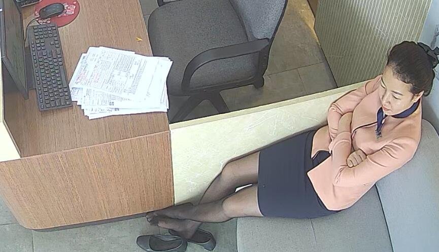 The jewelry store girls in black nylon dangling shoeplay daily show 30