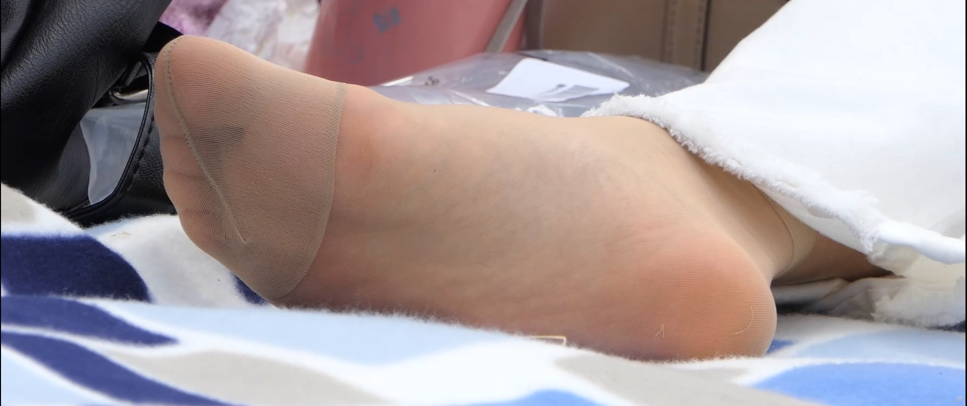 I pretty love middle-age woman&#039;s sexy nylon feet 3