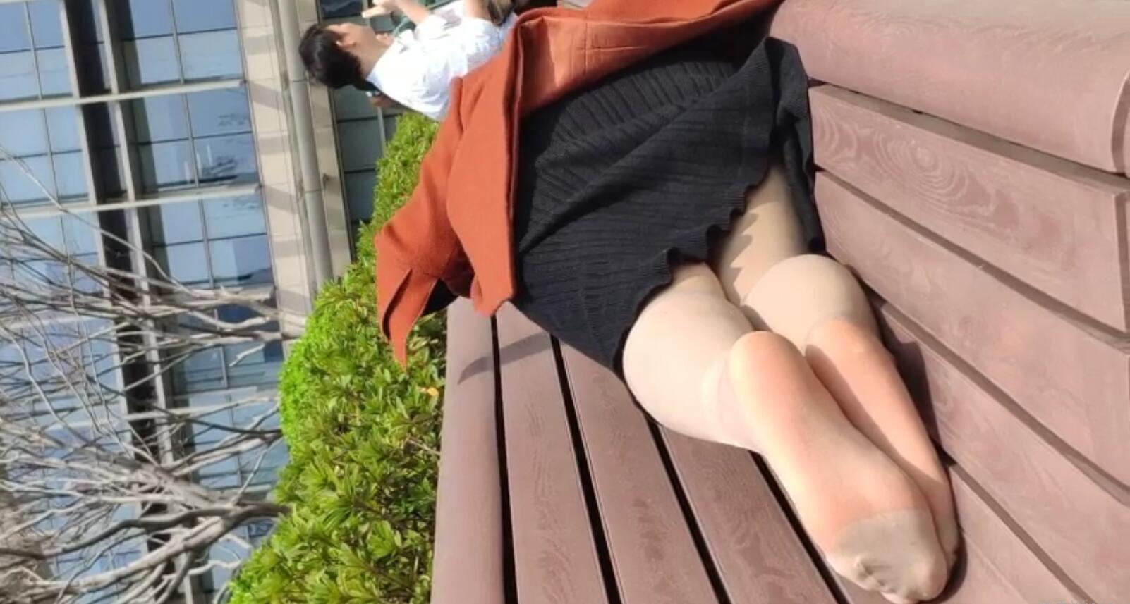 Sleeping lady&#039;s white nylon sole shot