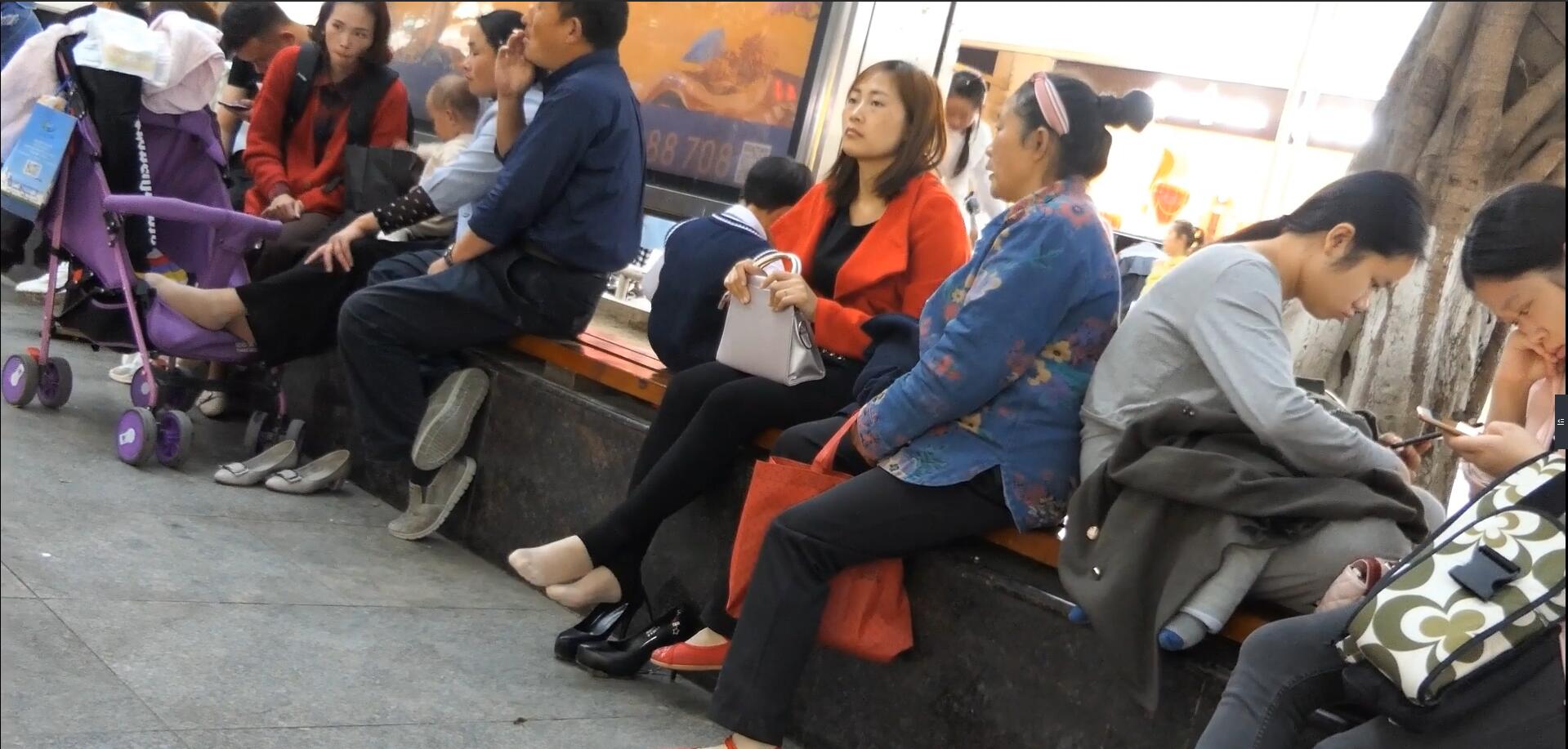 The lady is thing something,take no notice of her feet been shot