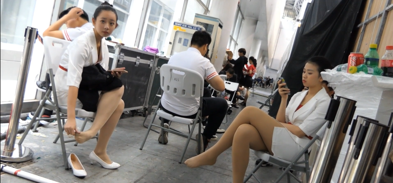 Two young girl&#039;s sexy nylon feet race