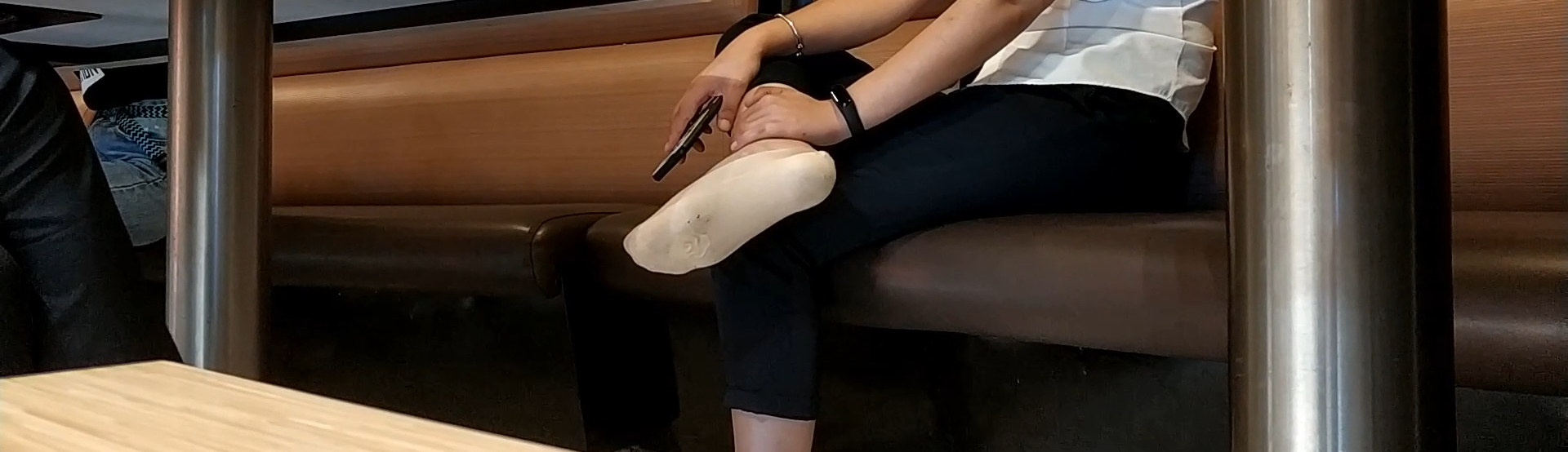It&#039;s a great opportunity to watch lady&#039;s nylonfeet when her having lunch 