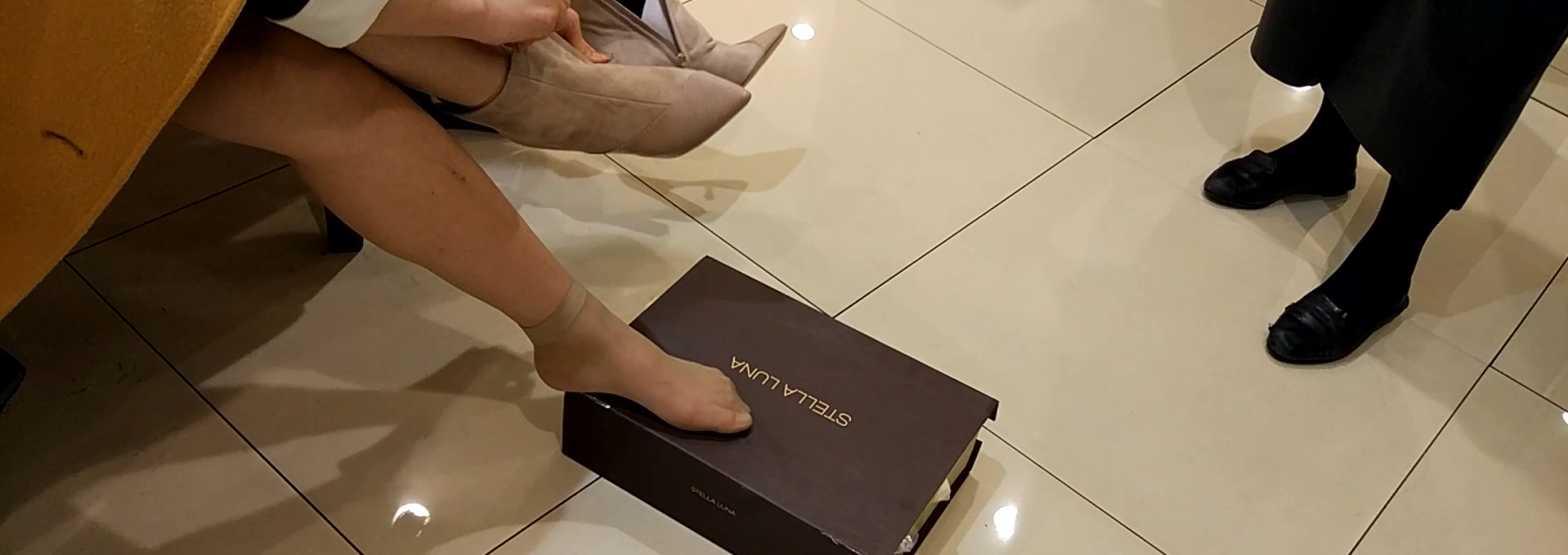 It&#039;s a great opportunity to watch lady&#039;s feet as her buying shoes 11