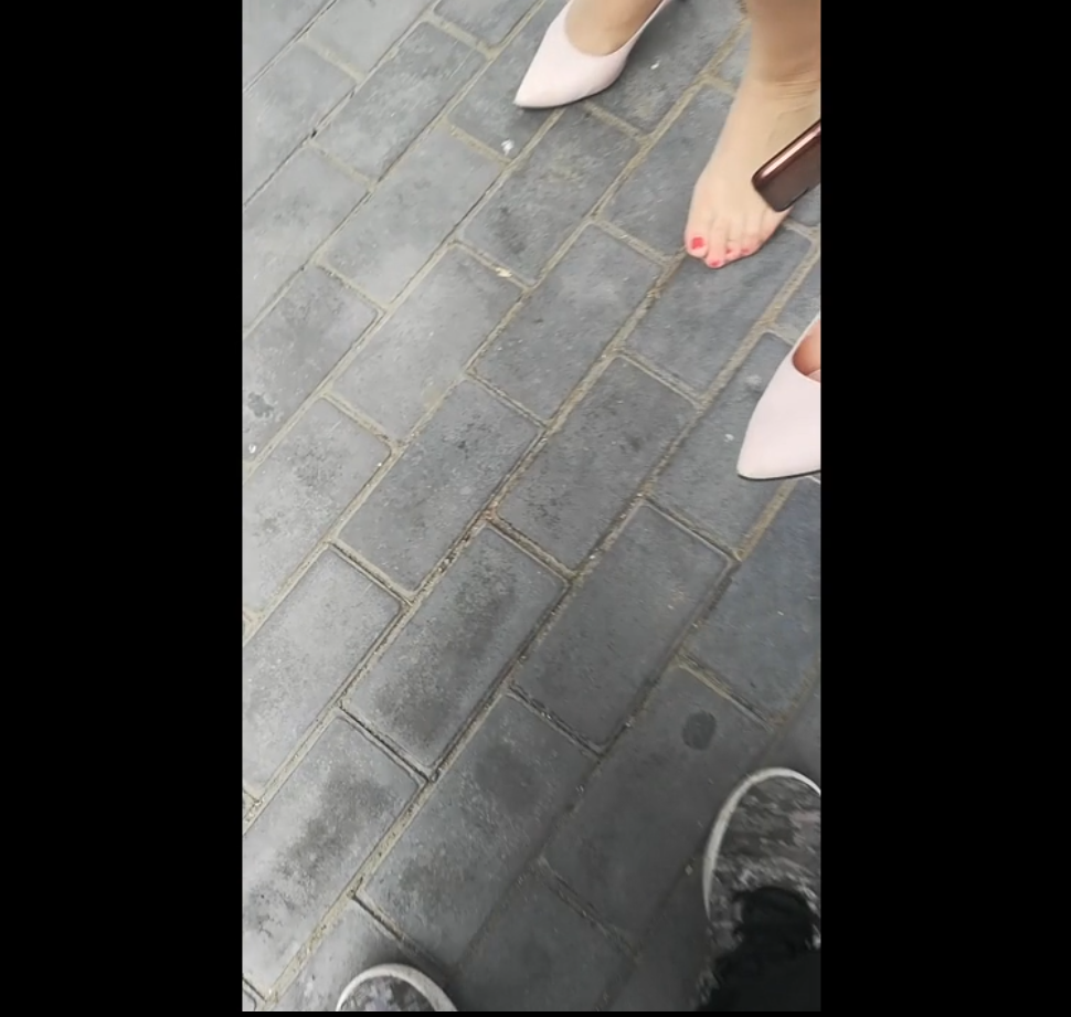 Intentionally kicked off the beauty&#039;s high heels 7