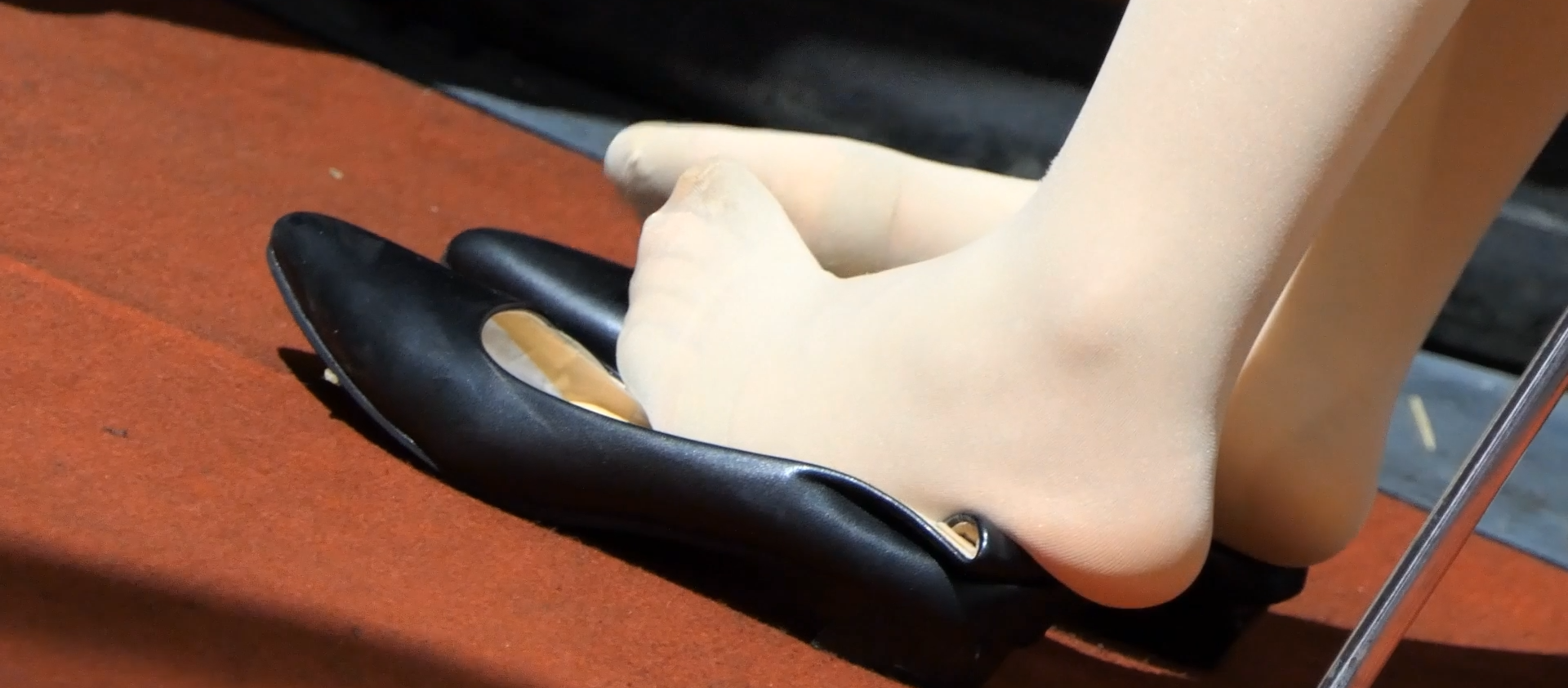 Group of models take off heels relax their tired feet 9