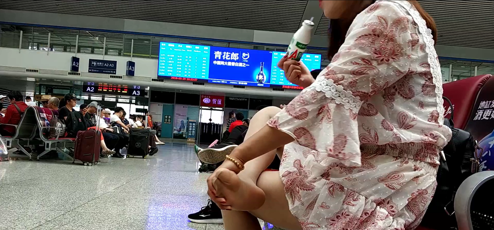 Girl relax her tired nylon feet when waiting for a train