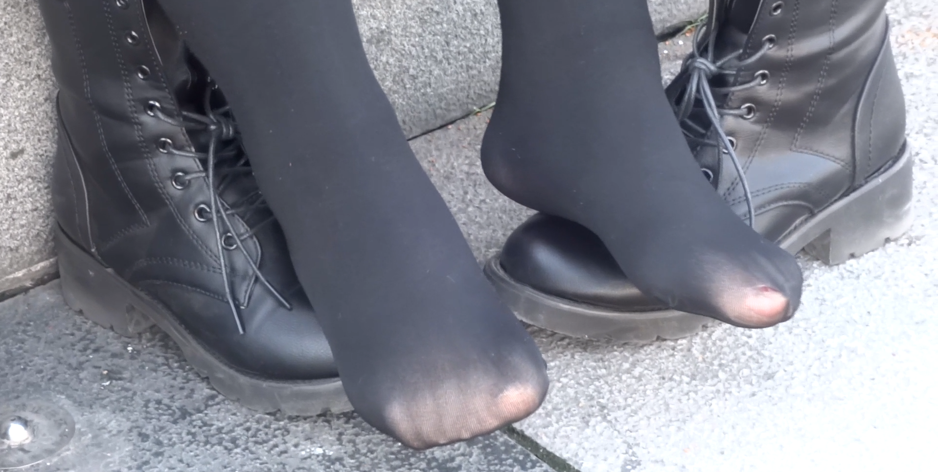 I fucking love watch middle-age lady&#039;s nylon feet 9