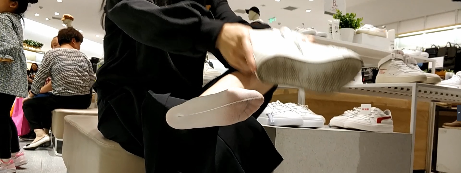 It&#039;s a great opportunity to watch lady&#039;s feet as her buying shoes 32