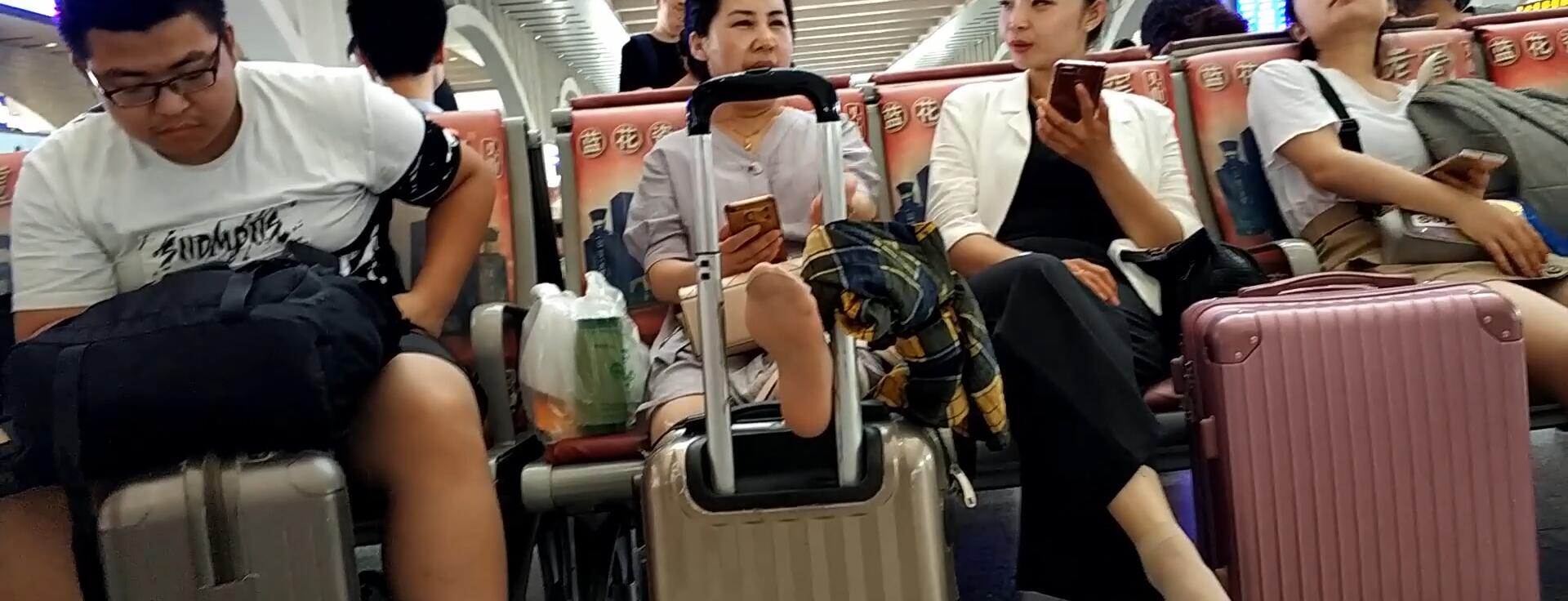 It&#039;s a great opportunity to watch lady&#039;s feet as her buying shoes 38