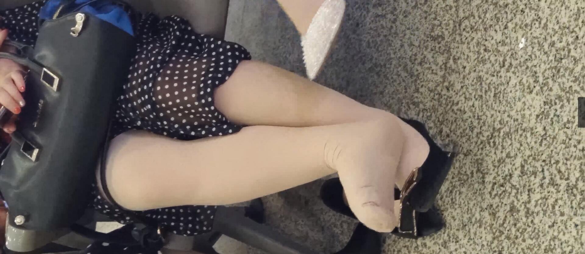 The lady remove shoes relax her tired feet when waitting for a train 39