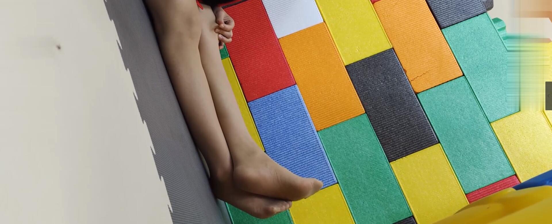 The young mother&#039;s sexy nylon sole 8