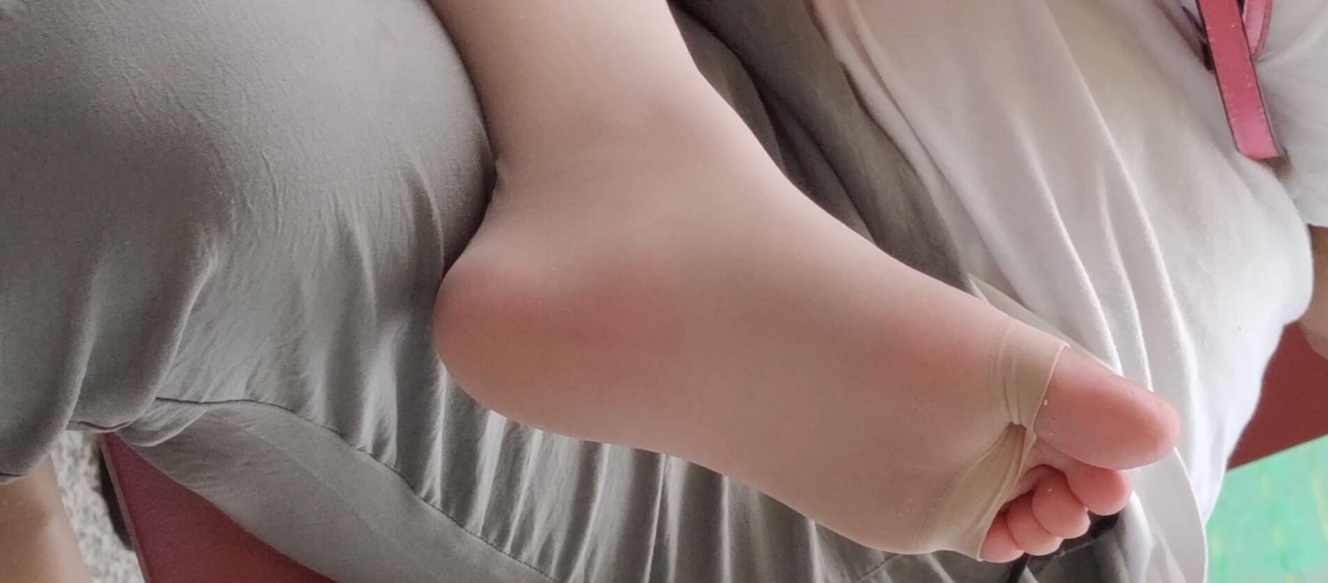 The middle-age lady&#039;s sexy sole 5