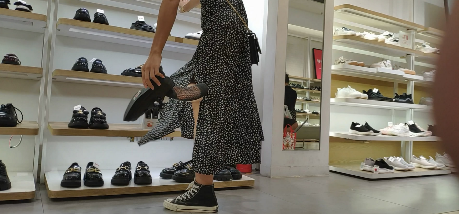 The hot girl buying shoes in the shoe store 14