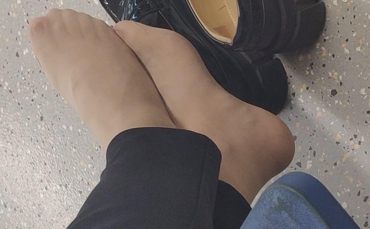 The 50something lady&#039;s pretty feet