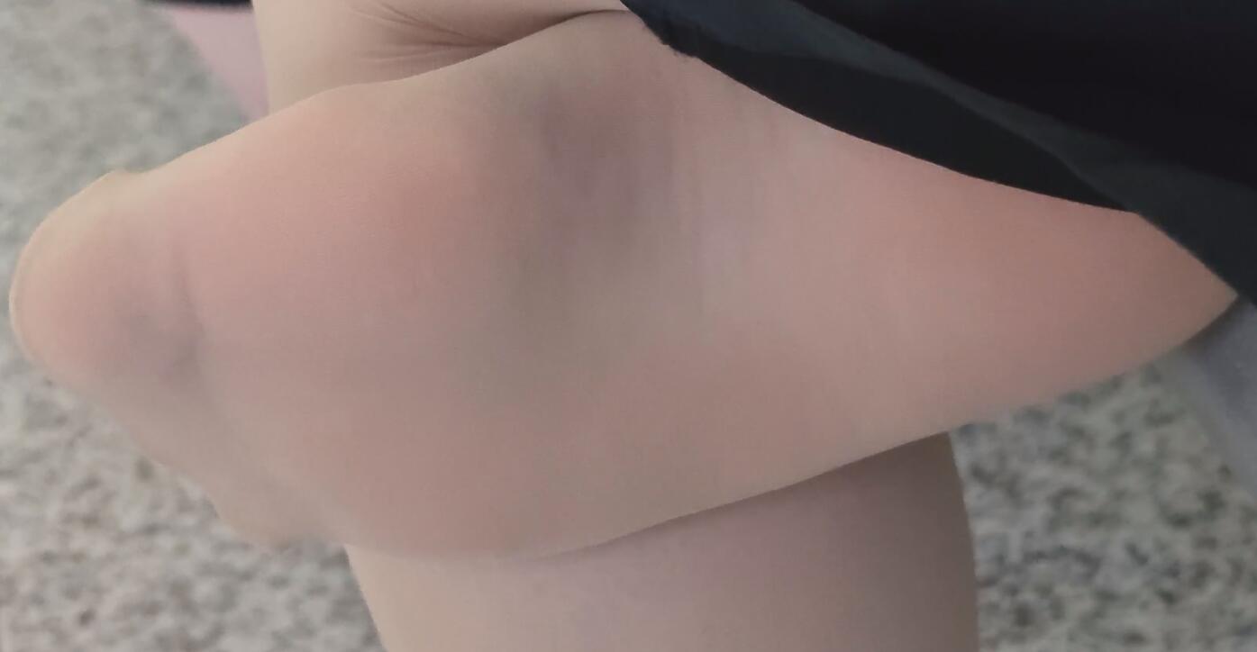 What a sexy nylon sole!
