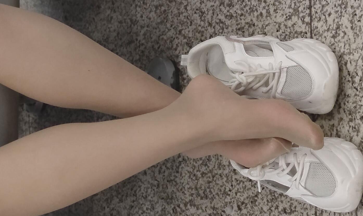 What a sexy nylon sole! 3