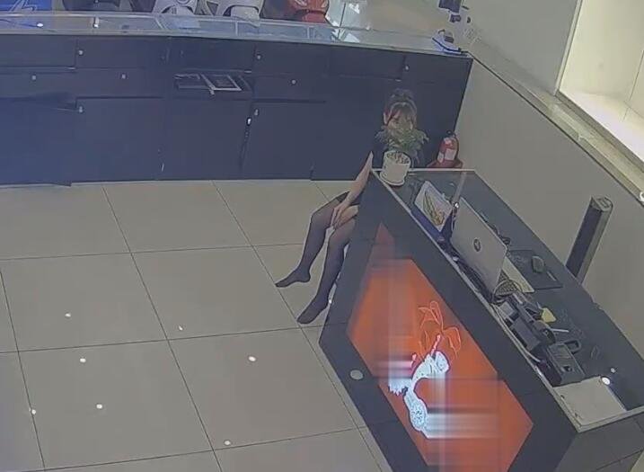 The jewelry store hostess in black nylon show us her cute feet! 203