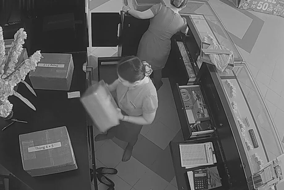 The jewelry store hostess in black nylon show us her cute feet! 219