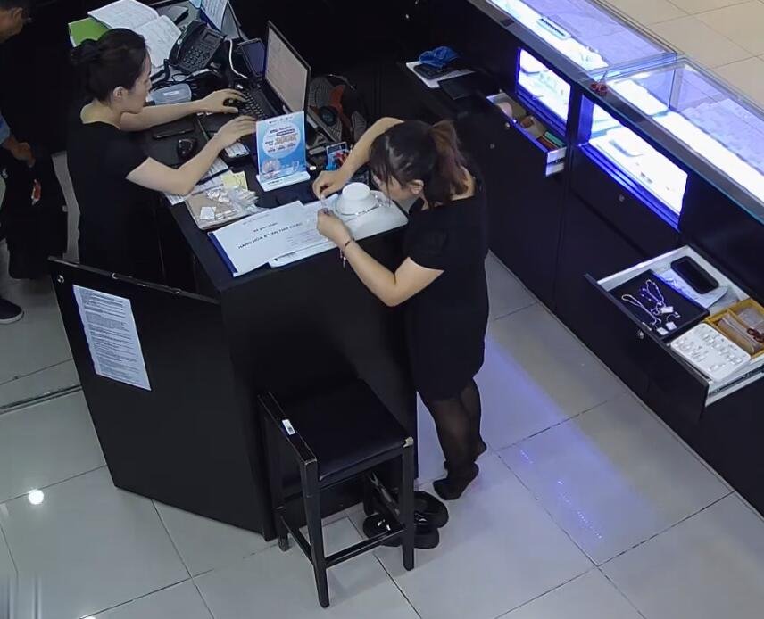 The jewelry store hostess in black nylon show us her cute feet! 225