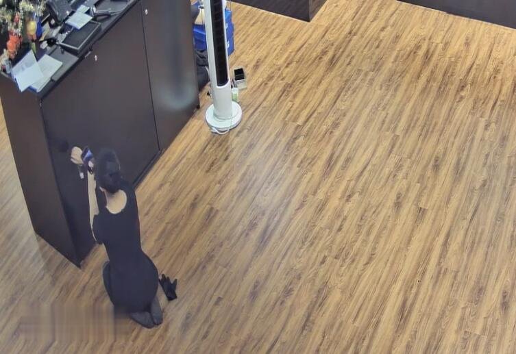 The jewelry store hostess in black nylon show us her cute feet! 246