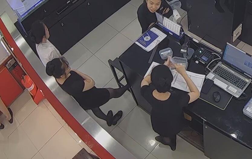 The jewelry store hostess in black nylon show us her cute feet! 248