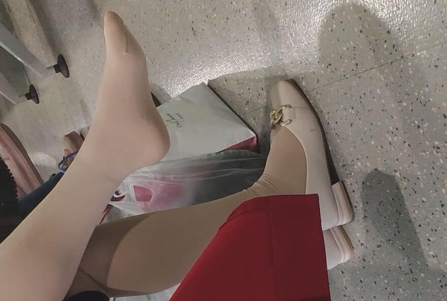 The lady show us her cute sole 21