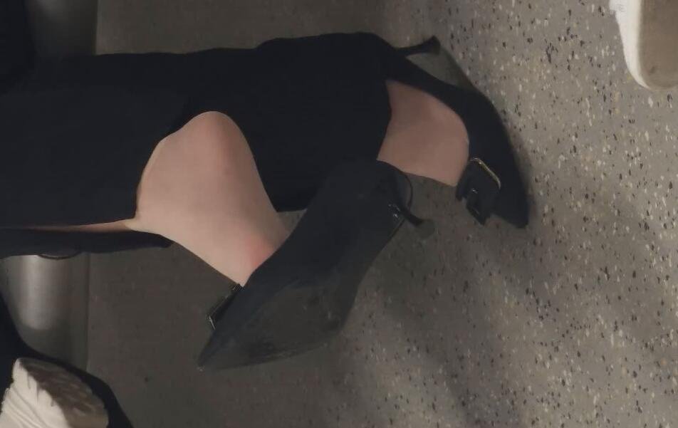 The lady show us her cute sole 24