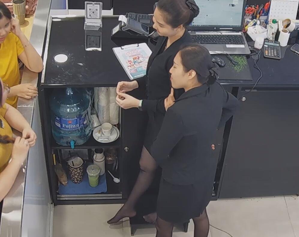 The jewelry store hostess in black nylon show us her cute feet! 280