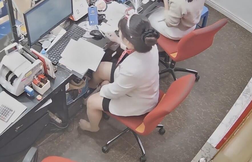 The jewelry store hostess manager show us her cute feet 17