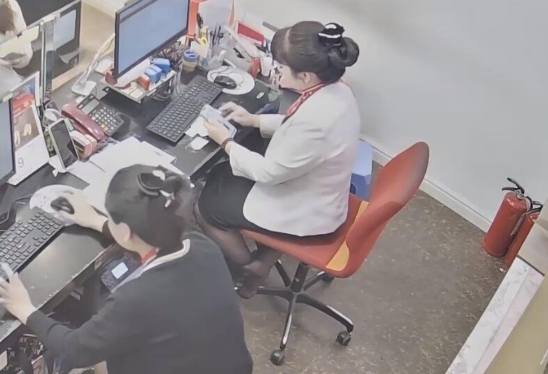 The jewelry store hostess manager show us her cute feet 23