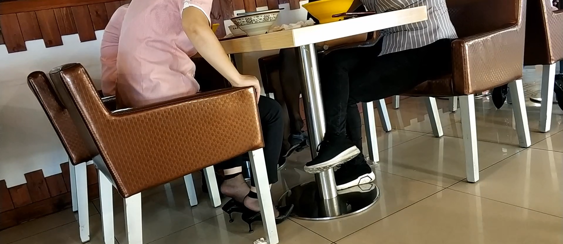 Lots of girls like dangling shoeplay when having lunch in restaurant 4