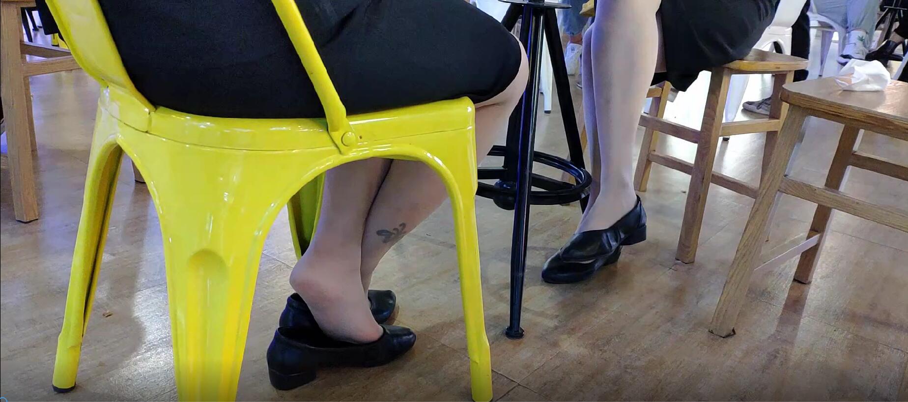 The lady dangling shoeplay under the table when having lunch 21