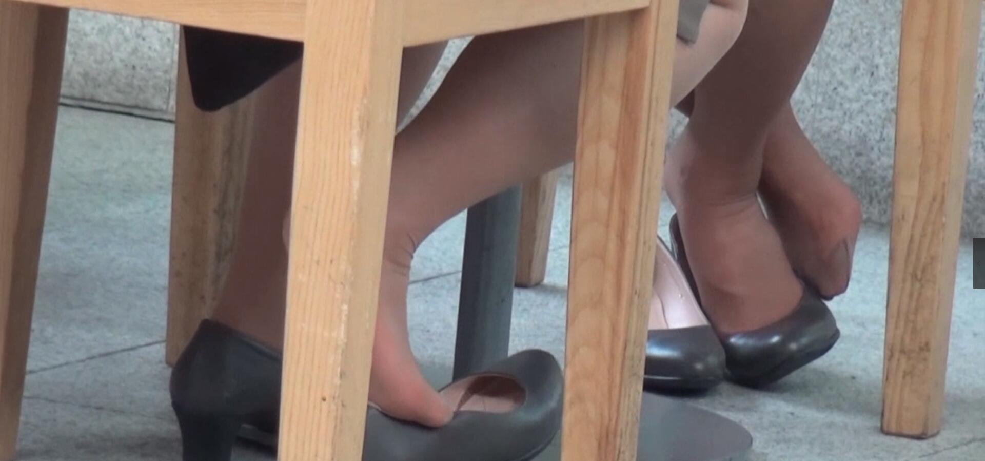 2xhostess dipping shoeplay at same time 3