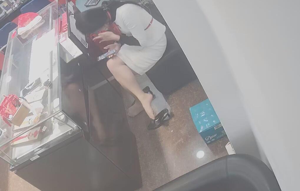 Let&#039;s taste her sexy toes