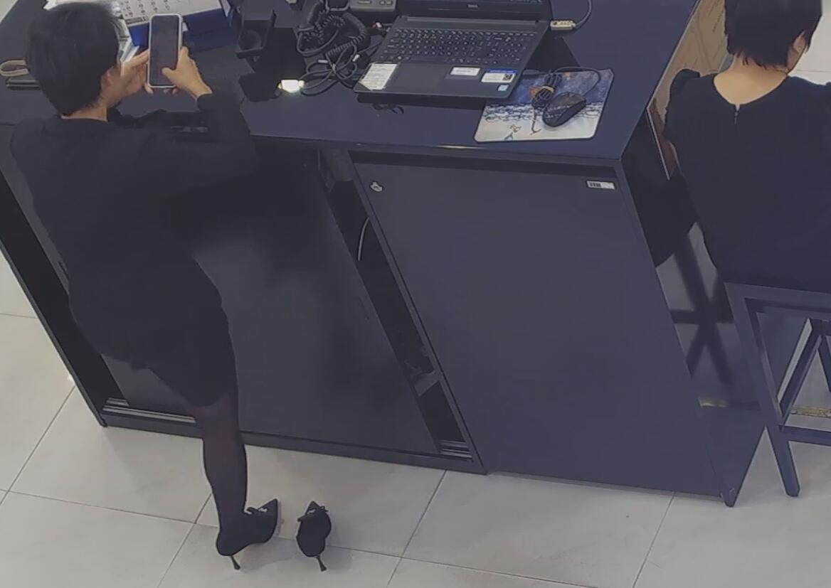 The jewelry store hostess in black nylon show us her cute feet! 123
