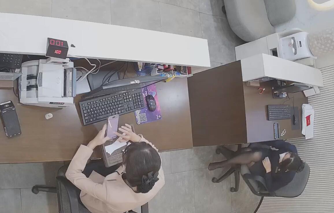 Her feet are Greek 4